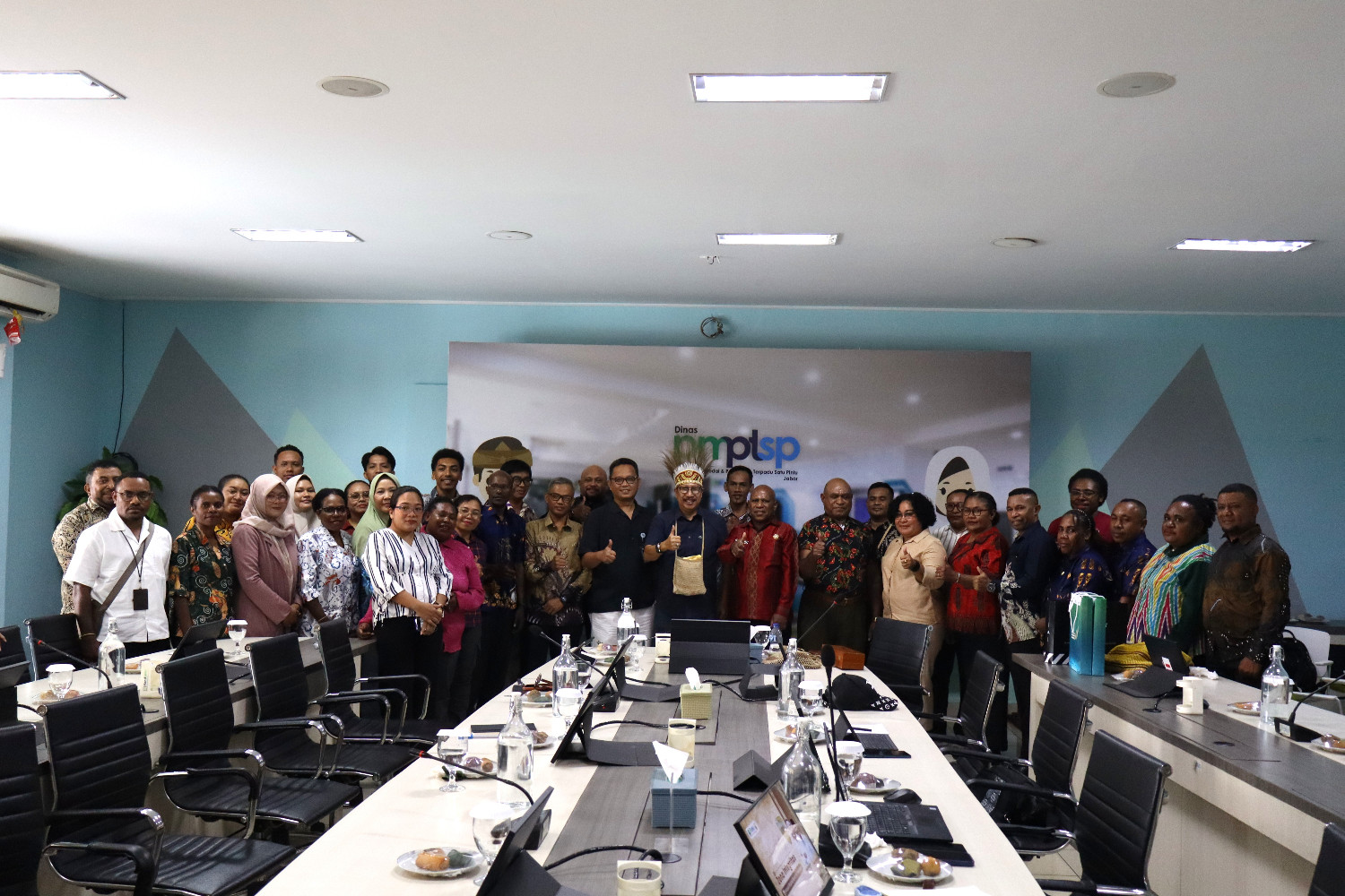 DPMPTSP PROVINSI PAPUA TENGAH LAKSANAKAN STUDI BANDING DI DPMPTSP PROVINSI JAWA BARAT